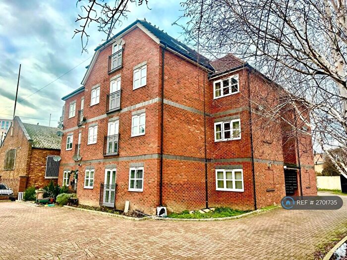 2 Bedroom Flat To Rent In Ardennes House, London, E16