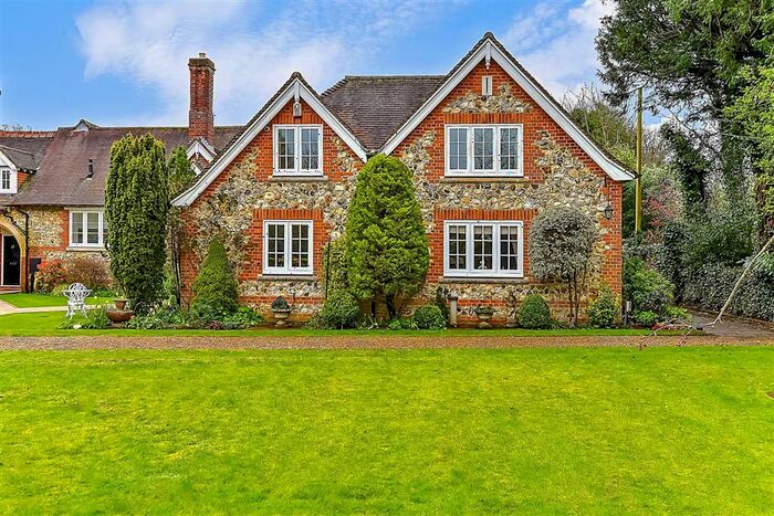 3 Bedroom Mews For Sale In High Road, Chipstead, Surrey, CR5