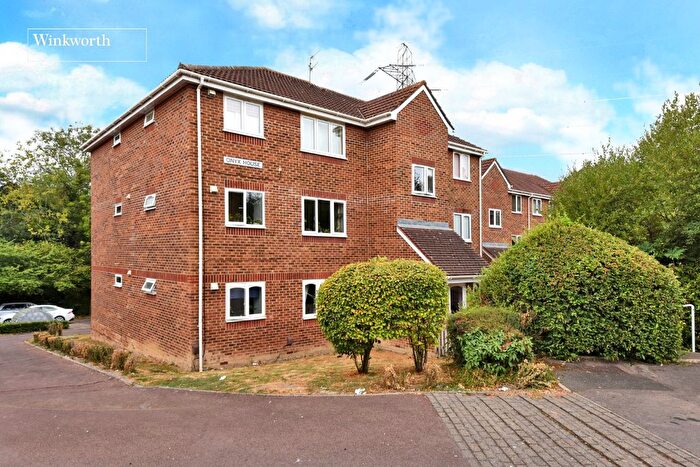 1 Bedroom Flat For Sale In Percy Gardens, Worcester Park, KT4