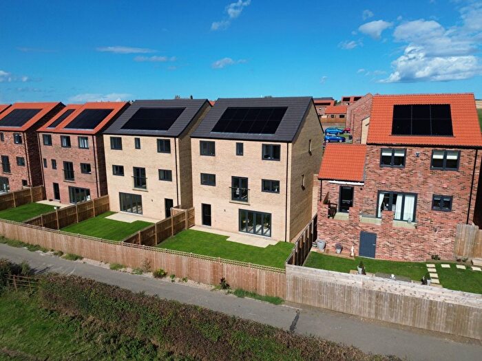 4 Bedroom Detached House For Sale In Joseph Banks Drive, Whitby, YO22
