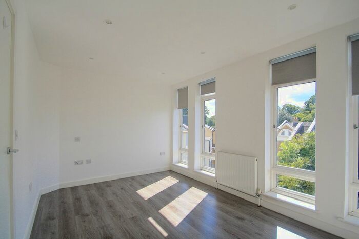 2 Bedroom Flat To Rent In Westow Street, London, SE19