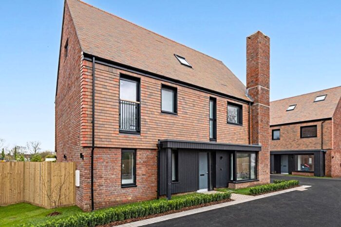 5 Bedroom Detached House To Rent In Medland Close Cranleigh, GU6