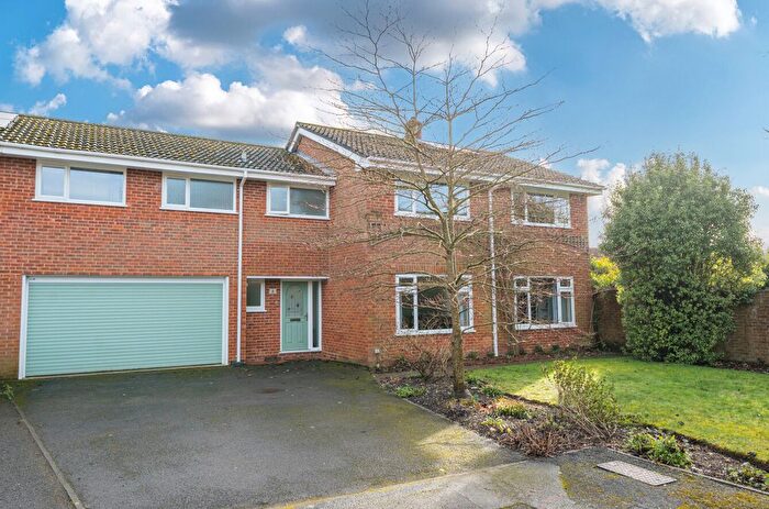 5 Bedroom Link Detached House For Sale In Orient Drive, Winchester, Hampshire, SO22
