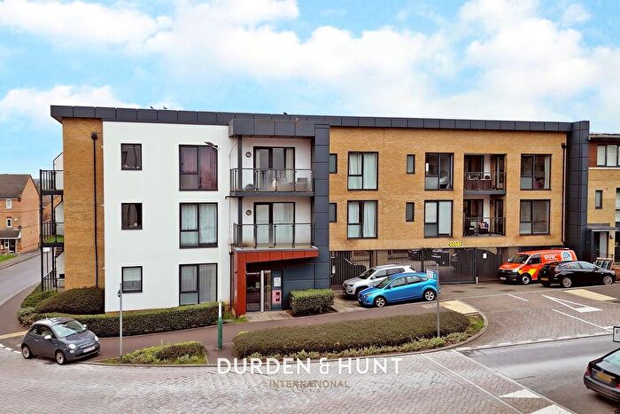 2 Bedroom Flat For Sale In Larch Place, Violet Court Larch Place, RM3