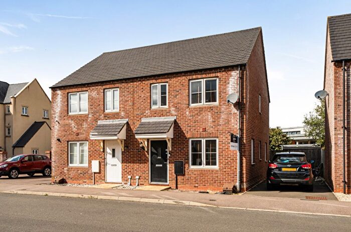 3 Bedroom Semi-Detached House For Sale In Chaffinch Way, Banbury, OX15