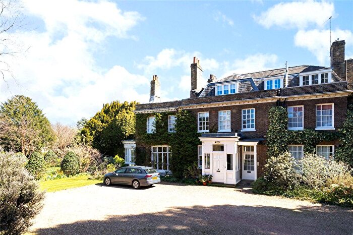 4 Bedroom Semi-detached House For Sale In Lower Teddington Road, Kingston Upon Thames, London, KT1