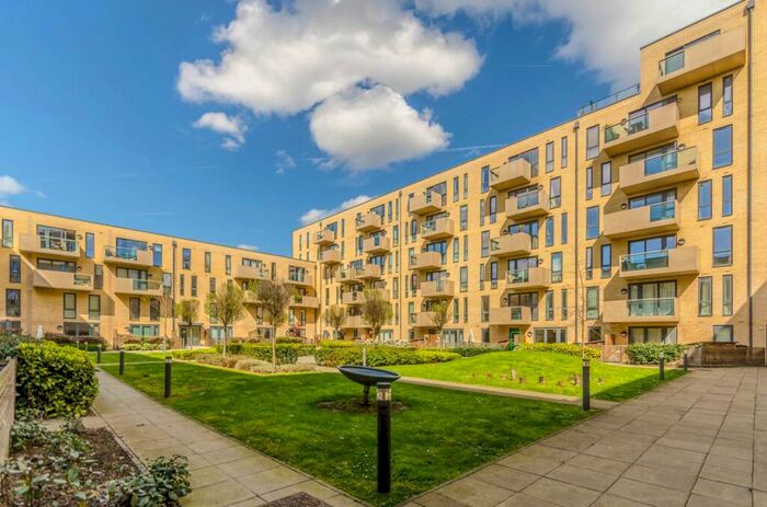 3 Bedroom Flat To Rent In Graciosa Court, , Tower Hamlets, London, E1