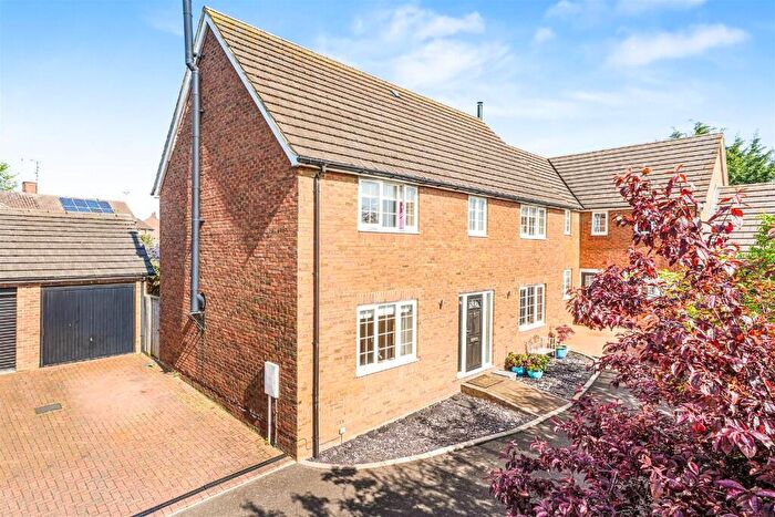3 Bedroom Detached House For Sale In Finedon Close, Burton Latimer, NN15