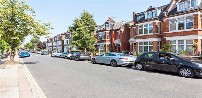 4 Bedroom Apartment To Rent In Dyne Road, London, NW6