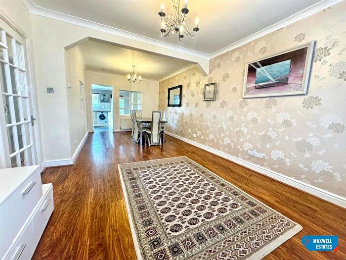 4 Bedroom Semi Detached House To Rent In Oakwood Drive, Edgware, HA8