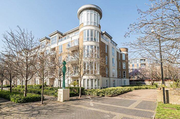 2 Bedroom Flat For Sale In Aura House, Melliss Avenue, TW9