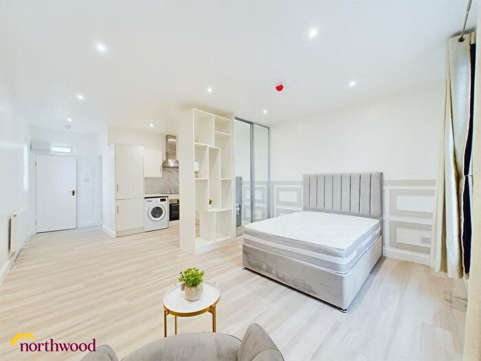 Studio To Rent In Flat, B Bridge Street Banbury, OX16