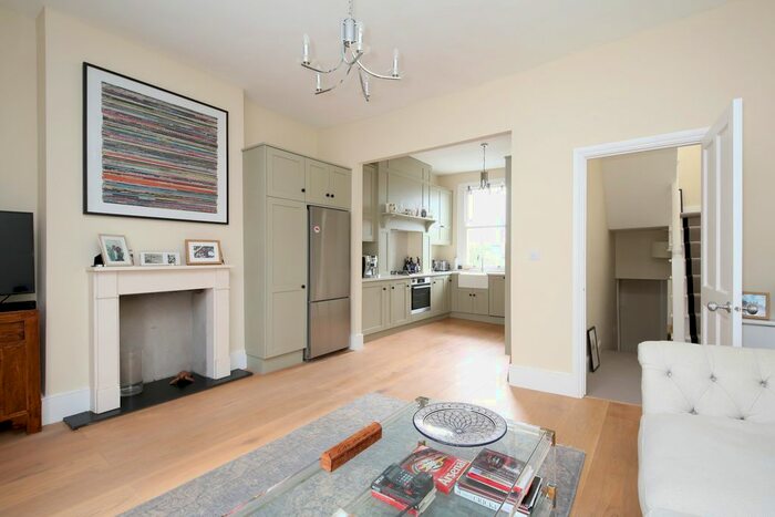 3 Bedroom Flat To Rent In Stoke Newington Church Street, London, N16