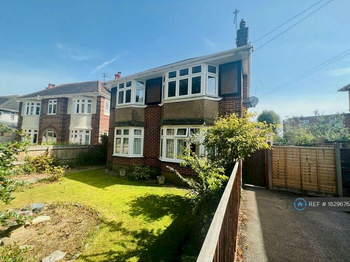 2 Bedroom Maisonette To Rent In Holdenhurst Avenue, Bournemouth, BH7