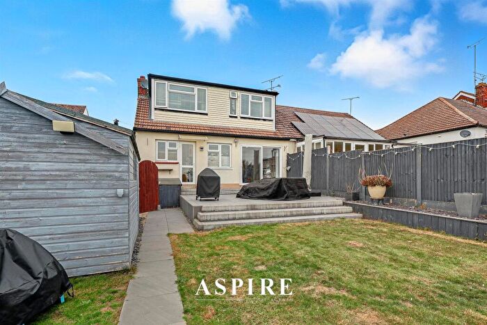 4 Bedroom Semi-Detached House For Sale In Video Presentation Inside - Bosworth, Eastwood, SS9