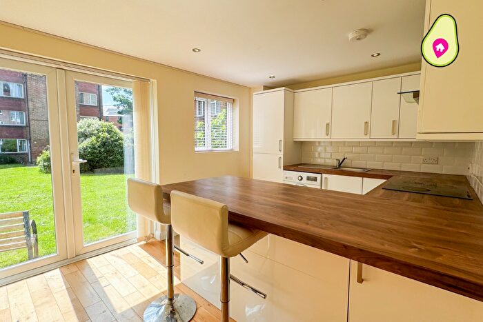2 Bedroom Maisonette To Rent In Ellison Way, Wokingham, RG40
