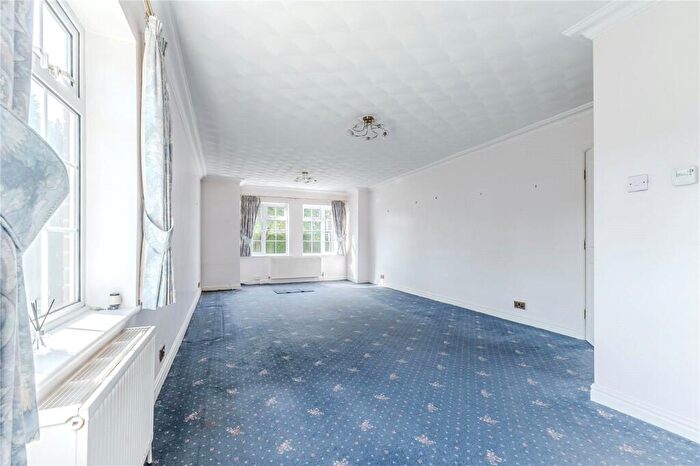 2 Bedroom Apartment For Sale In Flat Sandmoor Lodge, Sandmoor Lane, Leeds, West Yorkshire, LS17