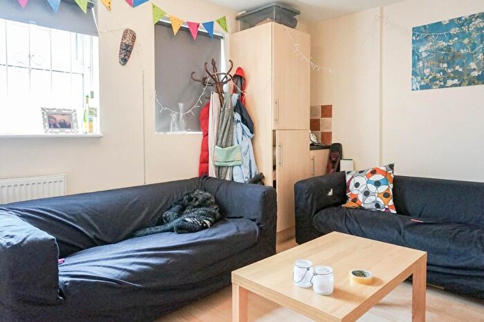 3 Bedroom Apartment To Rent In Welton Road, Leeds, West Yorkshire, LS6