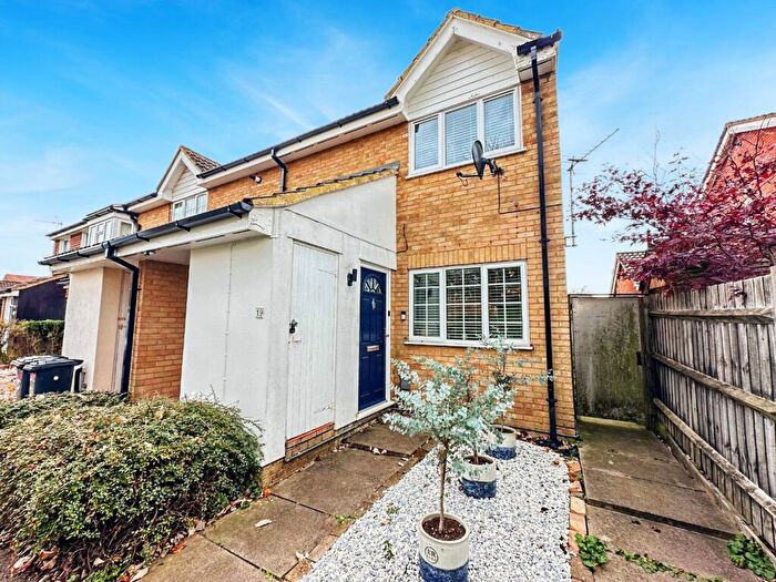 1 Bedroom Ground Maisonette For Sale In Claverley Green, Luton, Bedfordshire, LU2