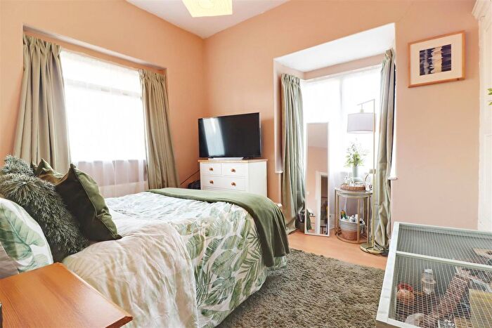 3 Bedroom End Of Terrace House For Sale In Westbourne Avenue, Princes Avenue, Hull, HU5