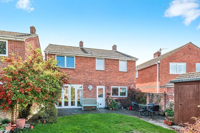 4 Bedroom Detached House For Sale In Hardings, Chalgrove, Oxford, OX44