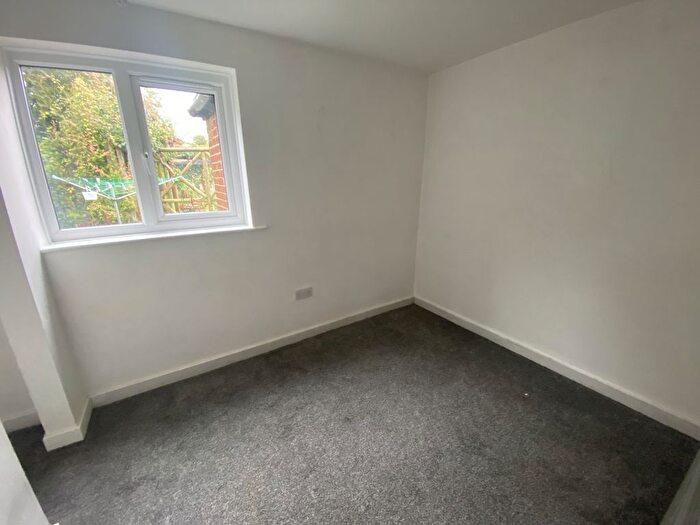 2 Bedroom Flat For Sale In - Walnut Tree Ground, Fyfield, Andover, Hampshire, SP11