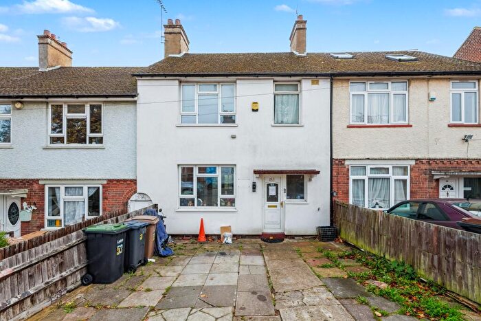 3 Bedroom Terraced House For Sale In Hillborough Road, Luton, LU1
