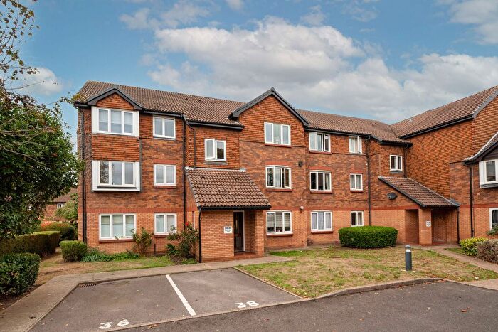 1 Bedroom Flat To Rent In Shelley Way, Wimbledon, London, SW19