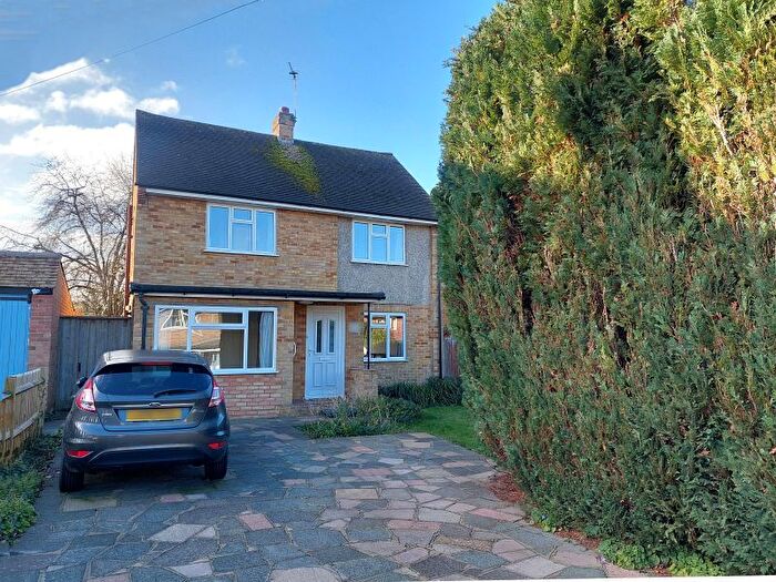 3 Bedroom Detached House For Sale In Strathcona Avenue, Little Bookham, Surrey, KT23