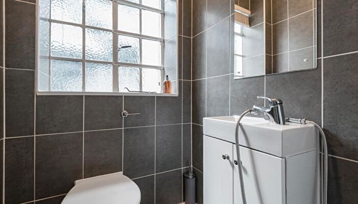 2 Bedroom Apartment To Rent In Park Road, London, NW8
