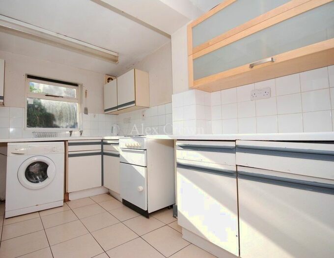 3 Bedroom Flat To Rent In Stapleton Hall Road, London, N4