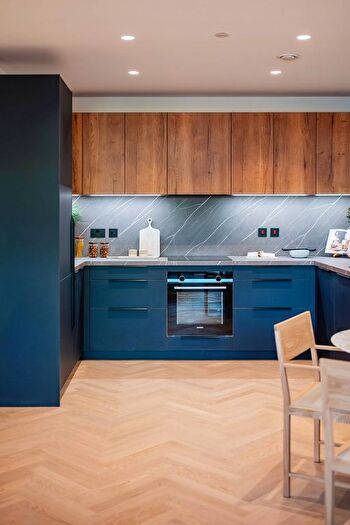 2 Bedroom Flat To Rent In Madeleine Court, North Acton, Acton, W3