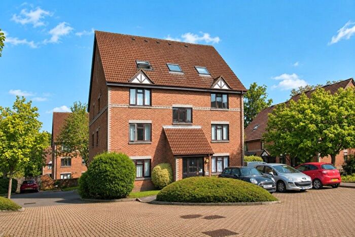 Studio To Rent In Woking, Surrey, GU22