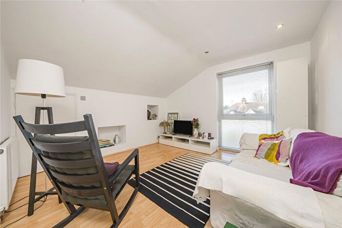 1 Bedroom Flat For Sale In Anlaby Road, Teddington, TW11