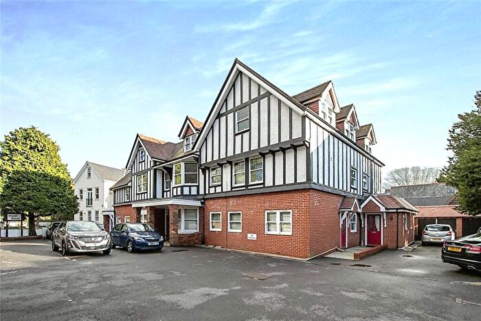 1 Bedroom Flat For Sale In Charminster Road, Bournemouth, Dorset, BH8