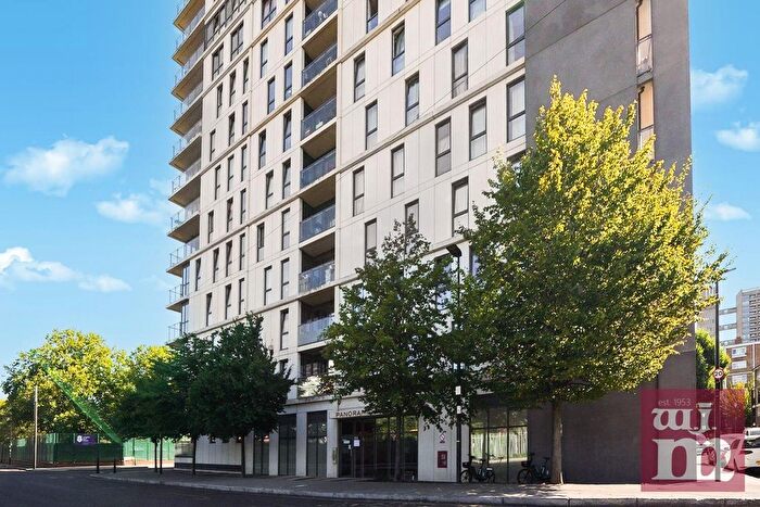 2 Bedroom Flat To Rent In Panoramic Tower, London, E14