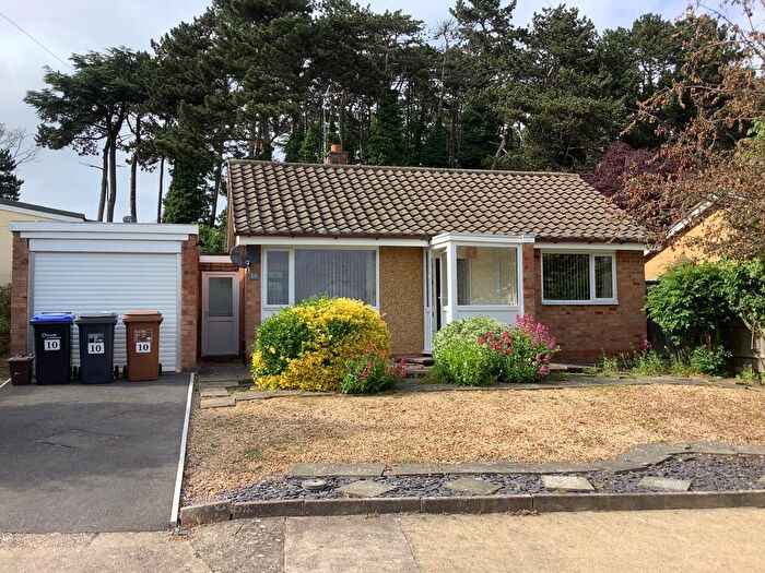 2 Bedroom Bungalow To Rent In Lindale Close, Spinney Hill, Northampton, NN3
