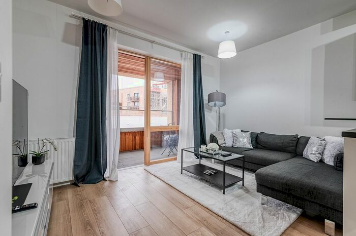 1 Bedroom Flat To Rent In Silvertown Way, Eddington Court, London, E16