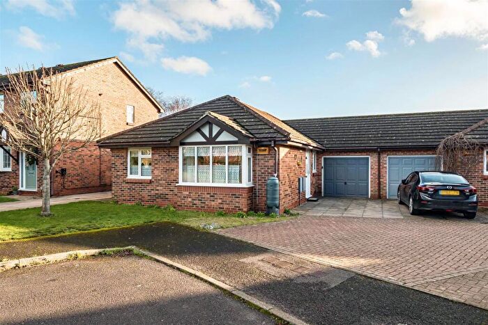 3 Bedroom Semi-Detached Bungalow For Sale In Cheviot Green, Warsash, SO31