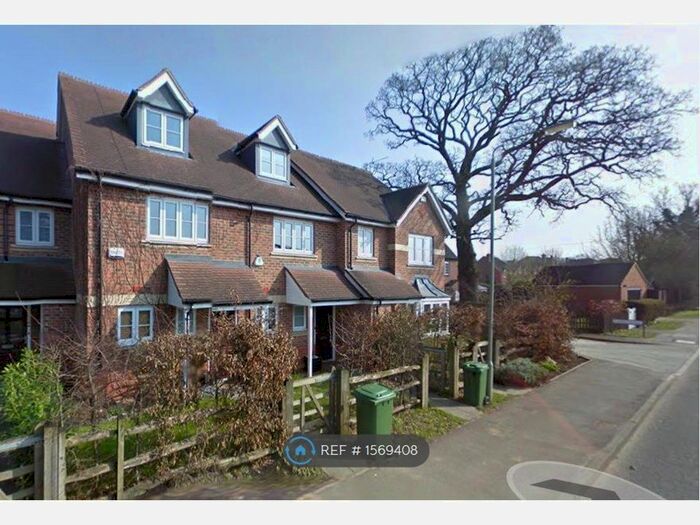2 Bedroom Terraced House To Rent In Keephatch Road, Wokingham, RG40