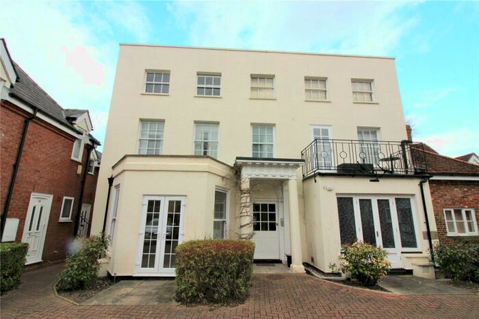 Flat To Rent In Dashwood Road, Gravesend, Kent, DA11