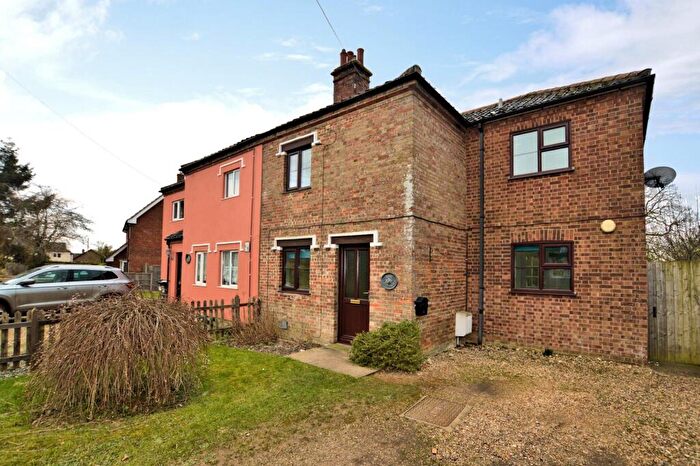 3 Bedroom Semi Detached House To Rent In Hills Road, Saham Hills, IP25