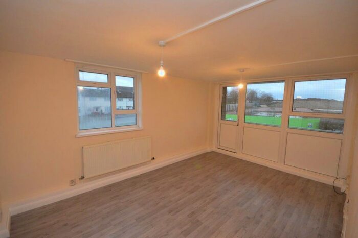 2 Bedroom Flat To Rent In Hatherleigh Court, Swindon, SN3