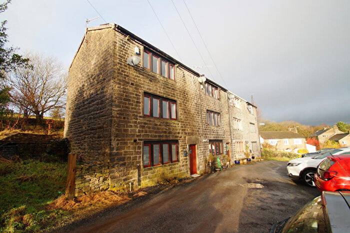 3 Bedroom Terraced House To Rent In Strawberry Lane, Mossley, OL5