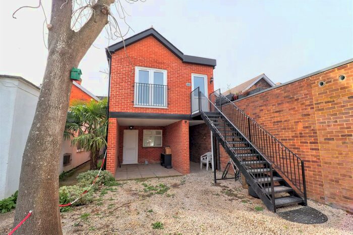 2 Bedroom Flat To Rent In The Broadway, Penn Road, Beaconsfield, HP9