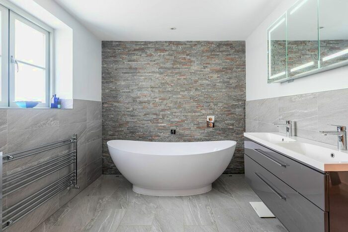 5 Bedroom Detached House For Sale In High Street, Standlake, OX29