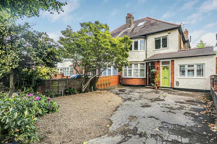 2 Bedroom Maisonette To Rent In Village Road, Enfield, EN1