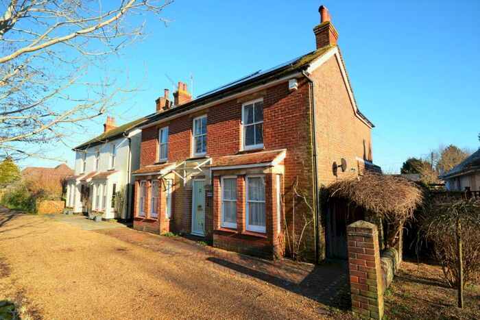 4 Bedroom Detached House To Rent In Brook Avenue, Bosham, Chichester, PO18