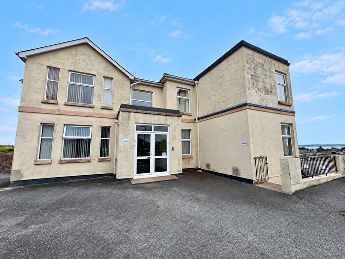 2 Bedroom Flat To Rent In Primley Park, Paignton, TQ3