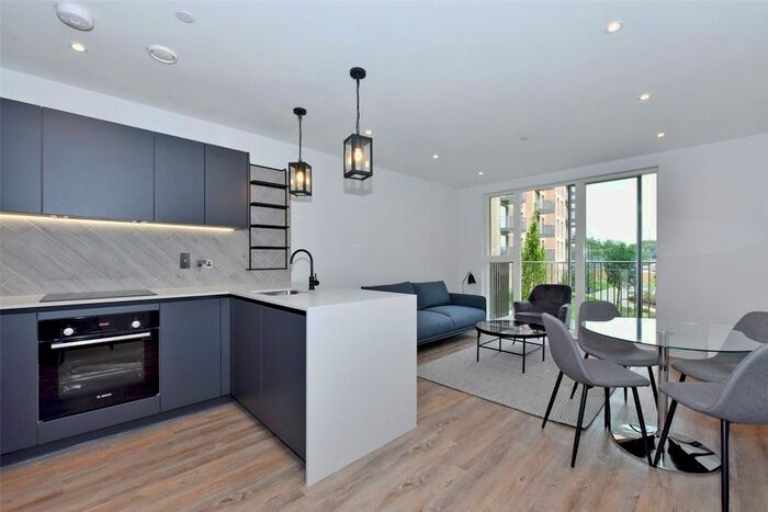 2 Bedroom Flat To Rent In Artesian House, Memorial Avenue, Slough, SL1